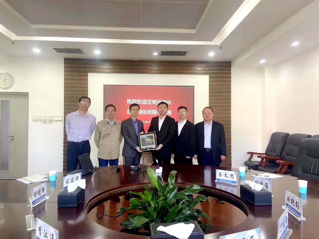 Leaders of Jinjiang City visited the Institute of Physics and Chemistry of Chinese Academy of Sciences to buttress the joint establishment of Huaqing Research Institute